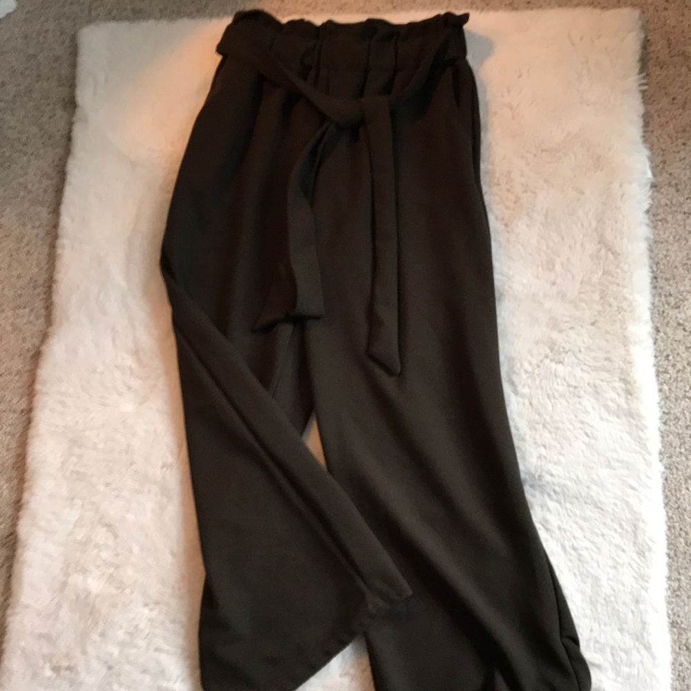 Dark green cropped pants